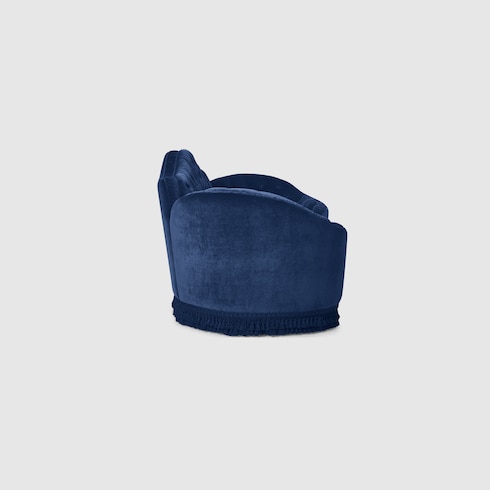 Sofá camelback de terciopelo estilo capitoné