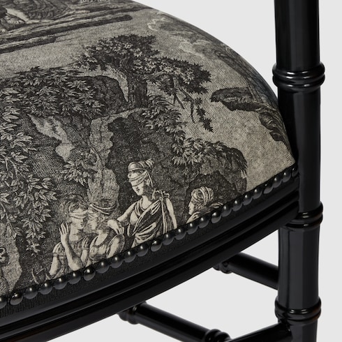 Sedia Chiavarina con stampa toile de jouy e poggiabraccia