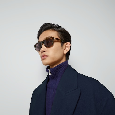 Oval frame sunglasses