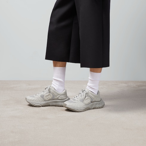Gucci Ripple Herrensneaker in graues Leder | GUCCI® DE