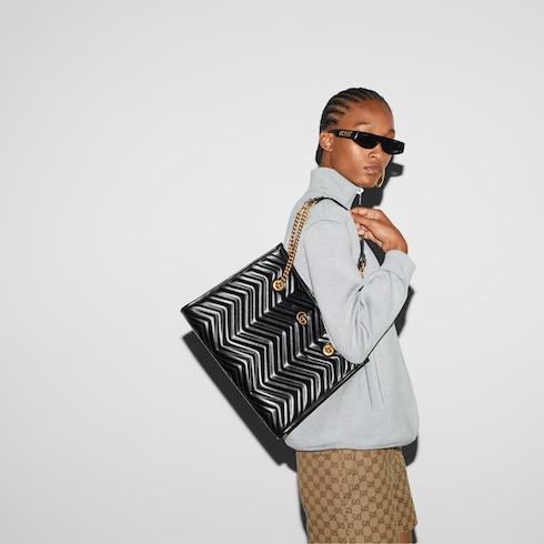Borsa shopping GG Marmont misura media in pelle nera GUCCI Italia