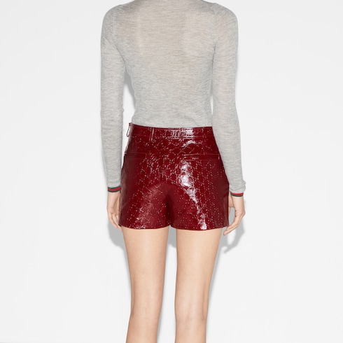 Shorts aus hochglänzendem Leder mit geprägtem GG