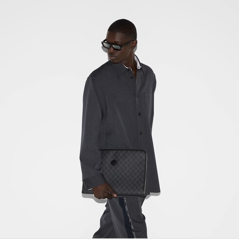 Porte documents GG taille moyenne avec detail GG enlaces en toile GG Supreme noire GUCCI Canada