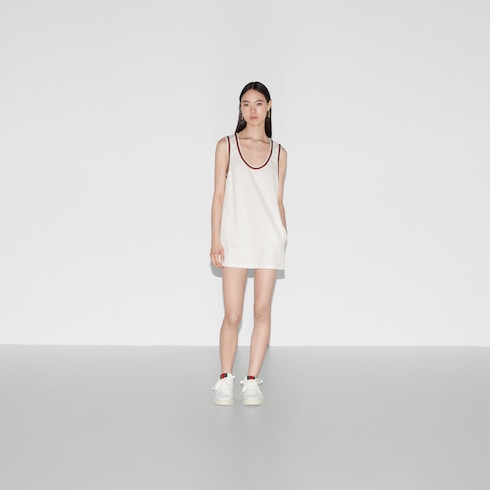 Kurzes Kleid aus technischem Jersey mit Web
