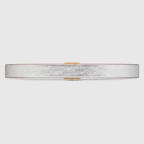Schmaler GG Marmont Gürtel in silberfarbenes Metallic-Leder 
