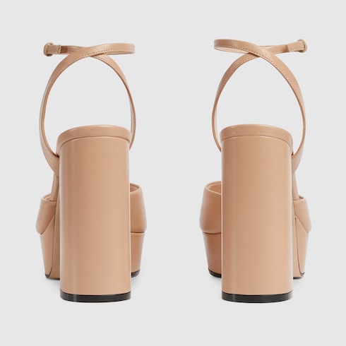 Sandalia plataforma con Horsebit para mujer