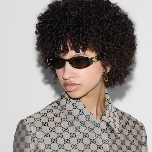 Oval frame sunglasses
