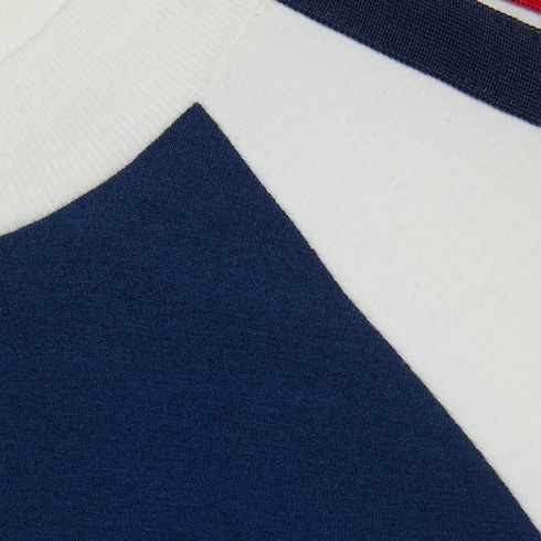 Playera de jersey de algodón con parche