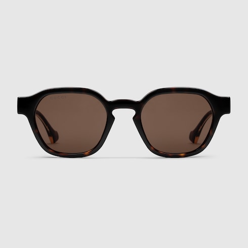 Sonnenbrille mit ovalem Rahmen