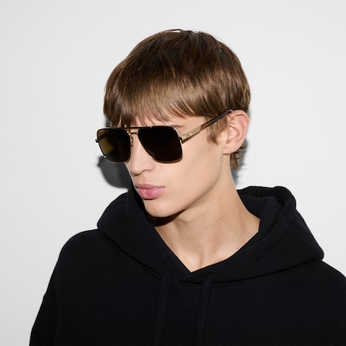 Sonnenbrille mit Rahmen im Navigator-Stil
