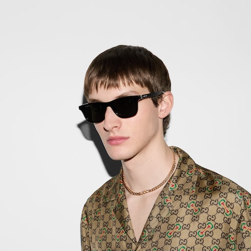 Sonnenbrille mit eckigem Rahmen