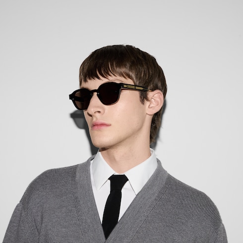 Sonnenbrille mit ovalem Rahmen
