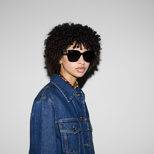 【きれいめファッション51選】上品さと清潔感をキープし Cat eye US GUCCI® | black in sunglasses レッグウェア