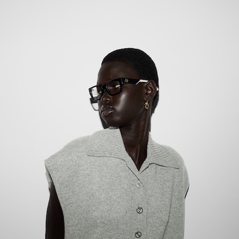 Cat eye optical frame