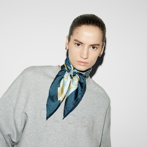 Foulard en soie a motif Mors GG en bleu et bleu clair GUCCI FR