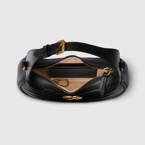 Halbmondförmige GG Marmont Mini-Tasche in schwarzes Leder | GUCCI® DE