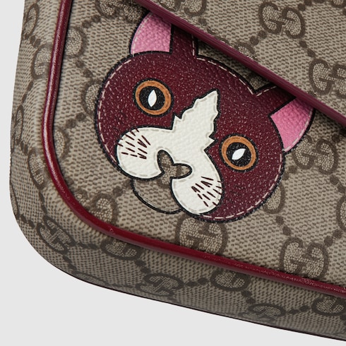 Sac a epaule GG format mini avec detail chat en tissu beige et marron fonce GUCCI Canada