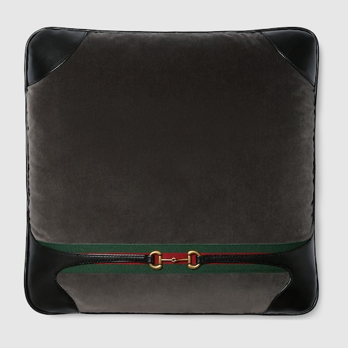 Velvet cushion with Horsebit