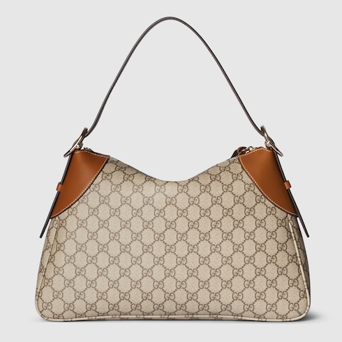 Ce sac à épaule GG Emblem grand format