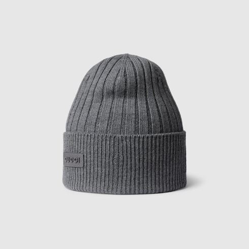 Bonnet en maille de laine côtelée
