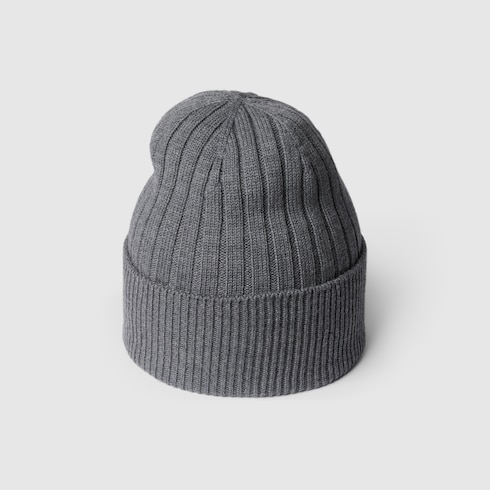 Bonnet en maille de laine côtelée