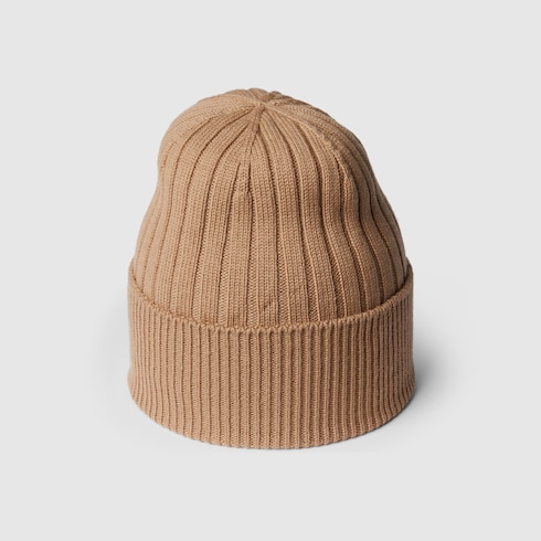 Bonnet en maille de laine côtelée