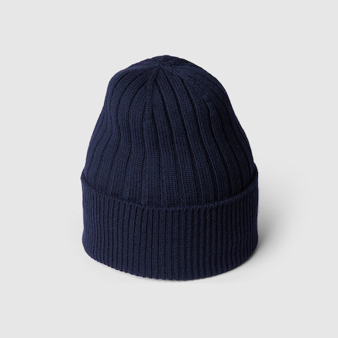 Bonnet en maille de laine côtelée
