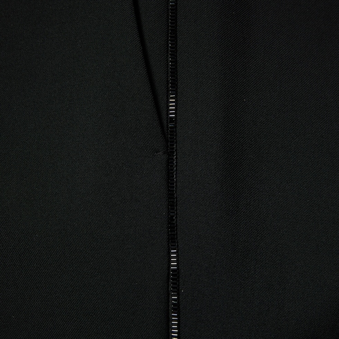 Hose aus Wollgabardine mit Stickerei