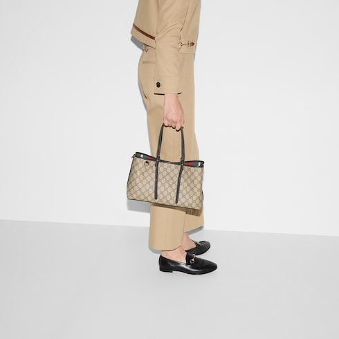 Borsa shopping GG Emblem misura media