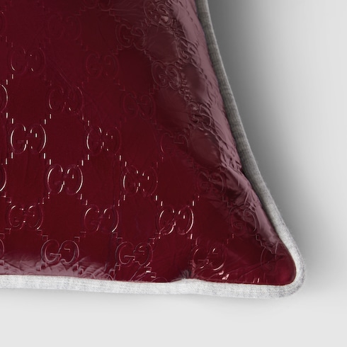 Jersey embossé et coussin en cuir