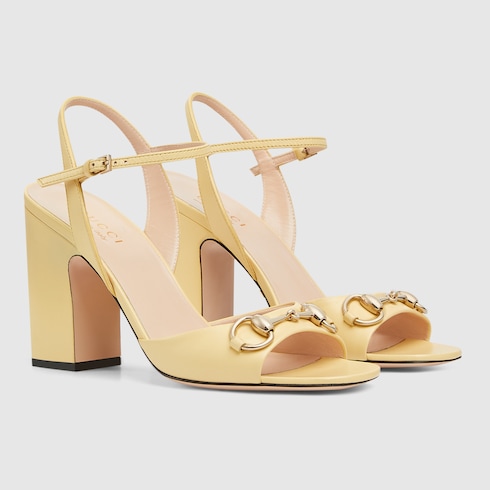 Sandalia con Horsebit para mujer