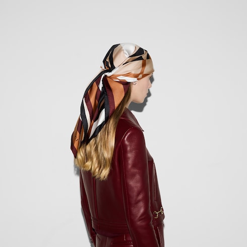 Printed silk twill carré in black and brown | GUCCI® SI