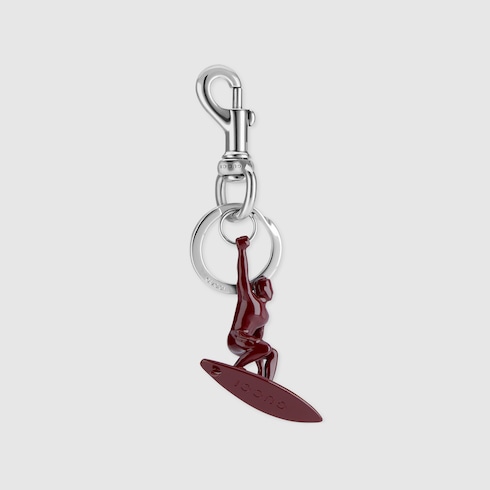 Breloque pour porte-clés gravée en forme de surfeur