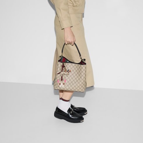 Mittelgroße GG Emblem Bucket Bag