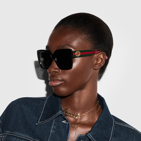 Sonnenbrille mit eckigem Rahmen