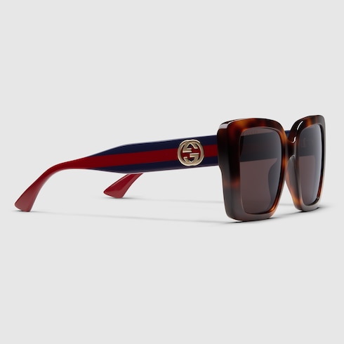 Gafas de sol con marco cuadrado