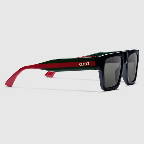 Sonnenbrille mit eckigem Rahmen