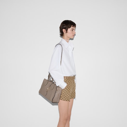 Medium tote bag with hook closure