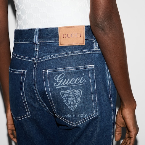 Schmale, verkürzte Hose aus Denim mit gelasertem Detail