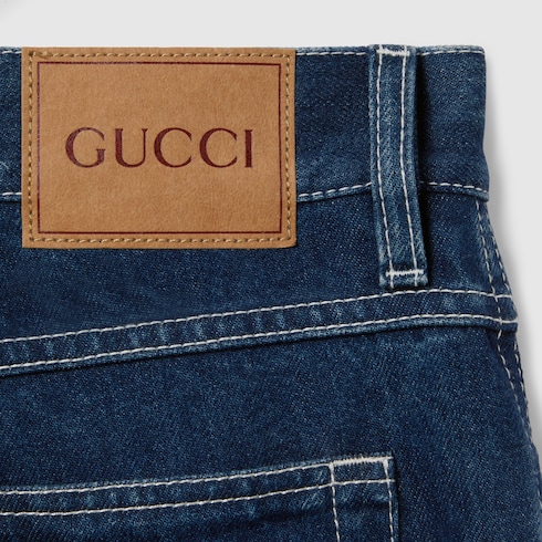 Schmale, verkürzte Hose aus Denim mit gelasertem Detail