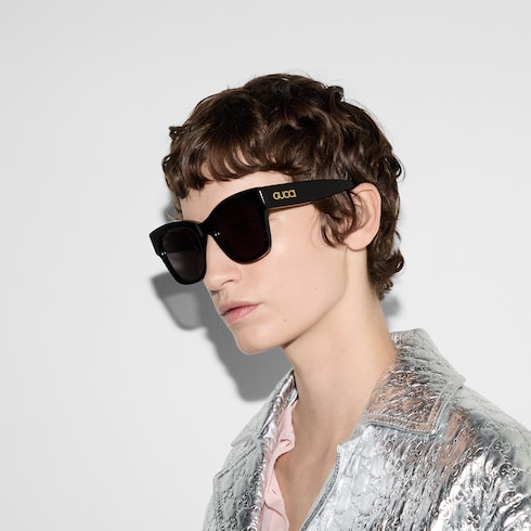 Gafas de sol con marco de mariposa