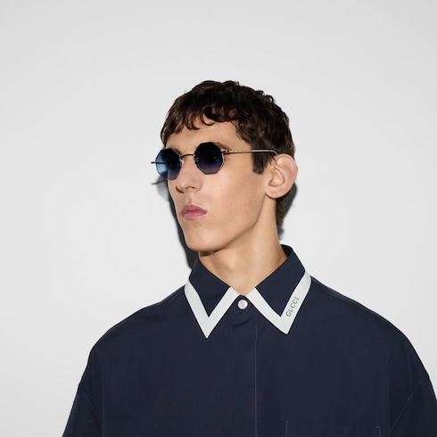 Sonnenbrille mit geometrischem Rahmen