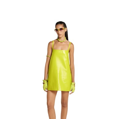 Robe trapèze courte en cuir brillant