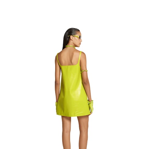 Robe trapèze courte en cuir brillant