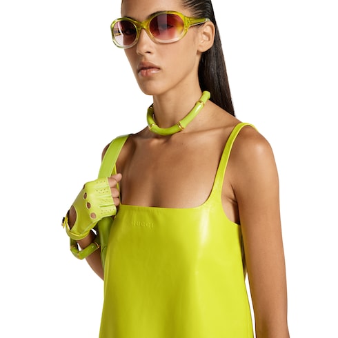 Robe trapèze courte en cuir brillant