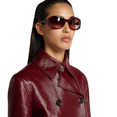 Manteau à double boutonnage en cuir brillant