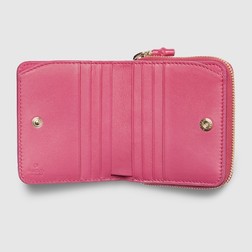 Small wallet with bamboo