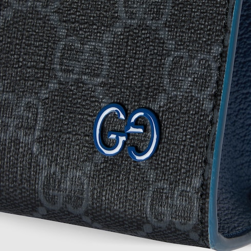 Cartera de mano con ribete azul mediano
