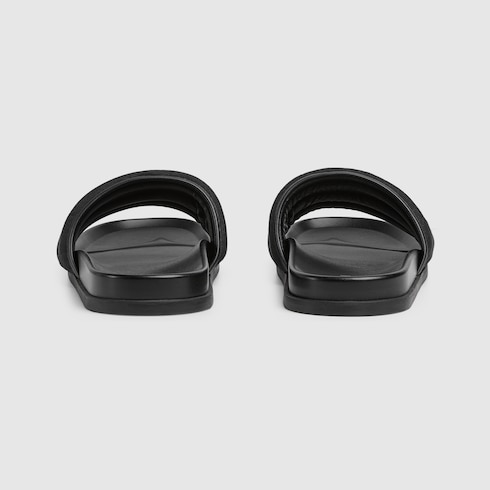 Sandalia tipo chancla para hombre