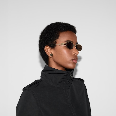 Sonnenbrille mit ovalem Rahmen